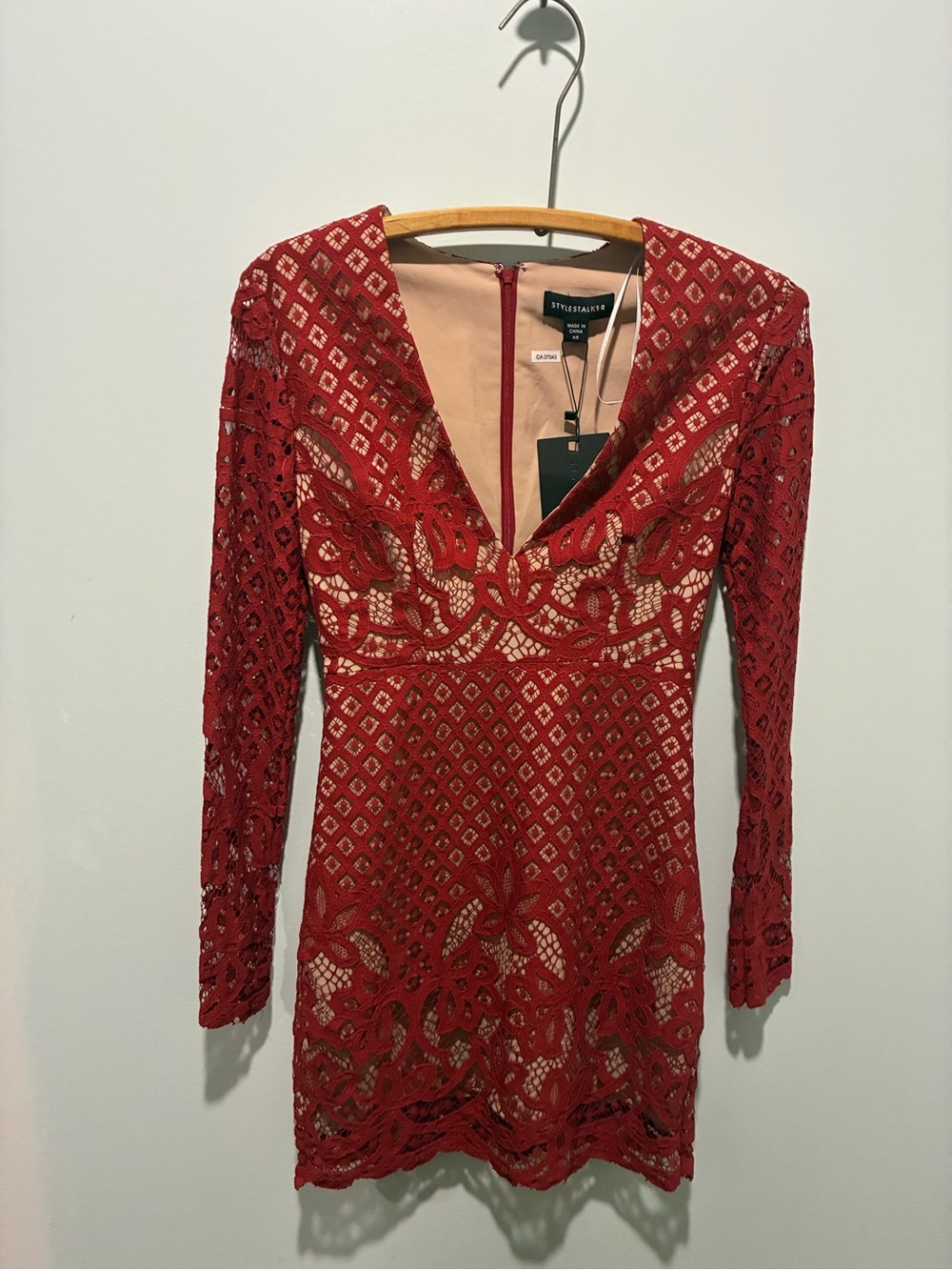 STYLESTALKER - LANI LONG SLEEVE MINI DRESS IN EARTH RED Sz XS NWT